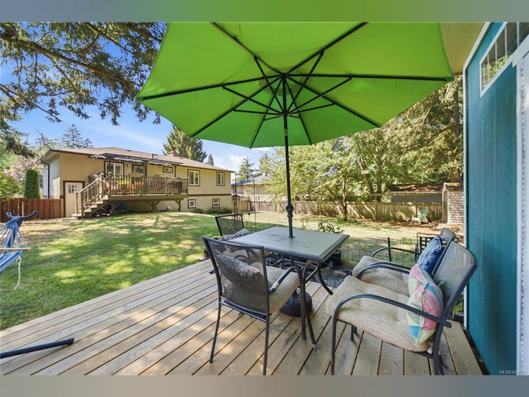 1232 Pearce Crescent, Saanich, BC, V8X 3S9 - 47