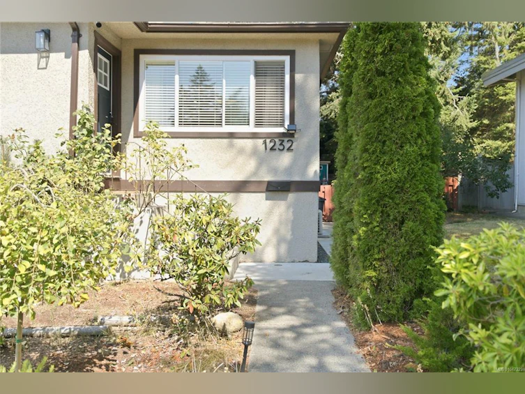 1232 Pearce Crescent, Saanich, BC, V8X 3S9 - 45