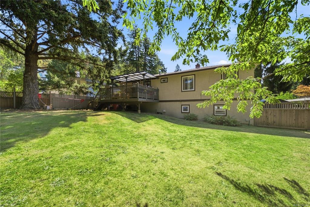 1232 Pearce Crescent, Saanich, BC, V8X 3S9 - 48