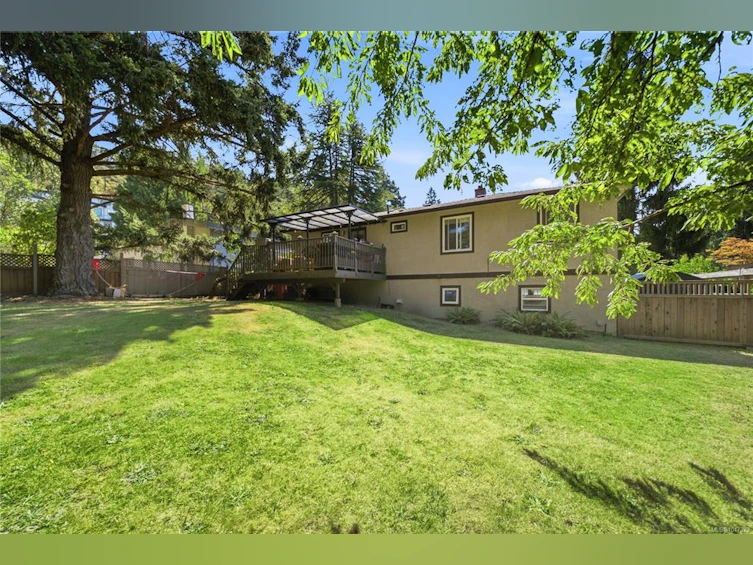 1232 Pearce Crescent, Saanich, BC, V8X 3S9 - 48