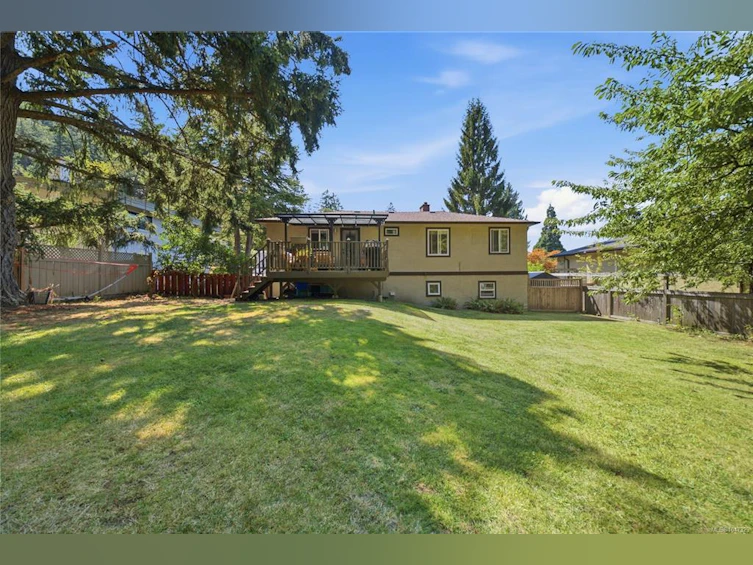 1232 Pearce Crescent, Saanich, BC, V8X 3S9 - 3