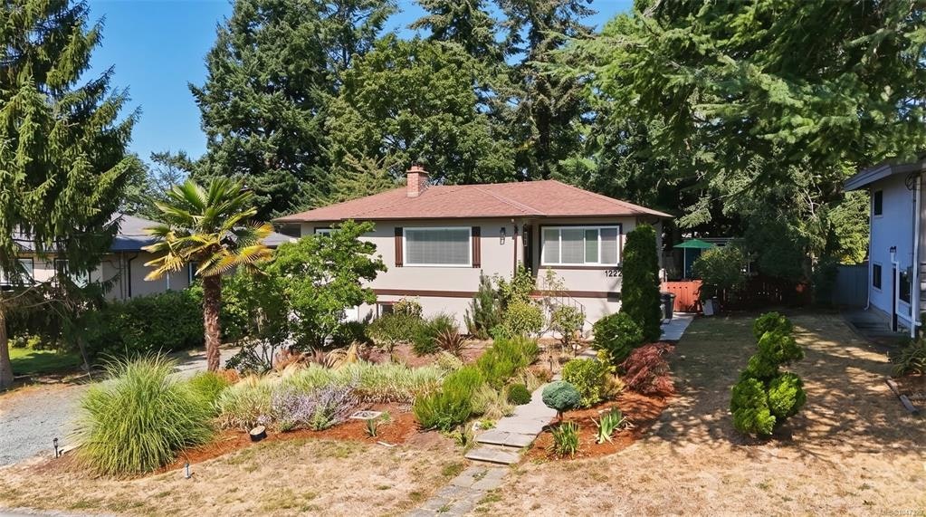 1232 Pearce Crescent, Saanich, BC, V8X 3S9 - 53