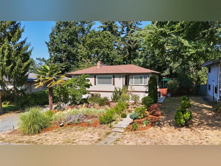 1232 Pearce Crescent, Saanich, BC, V8X 3S9 - 53