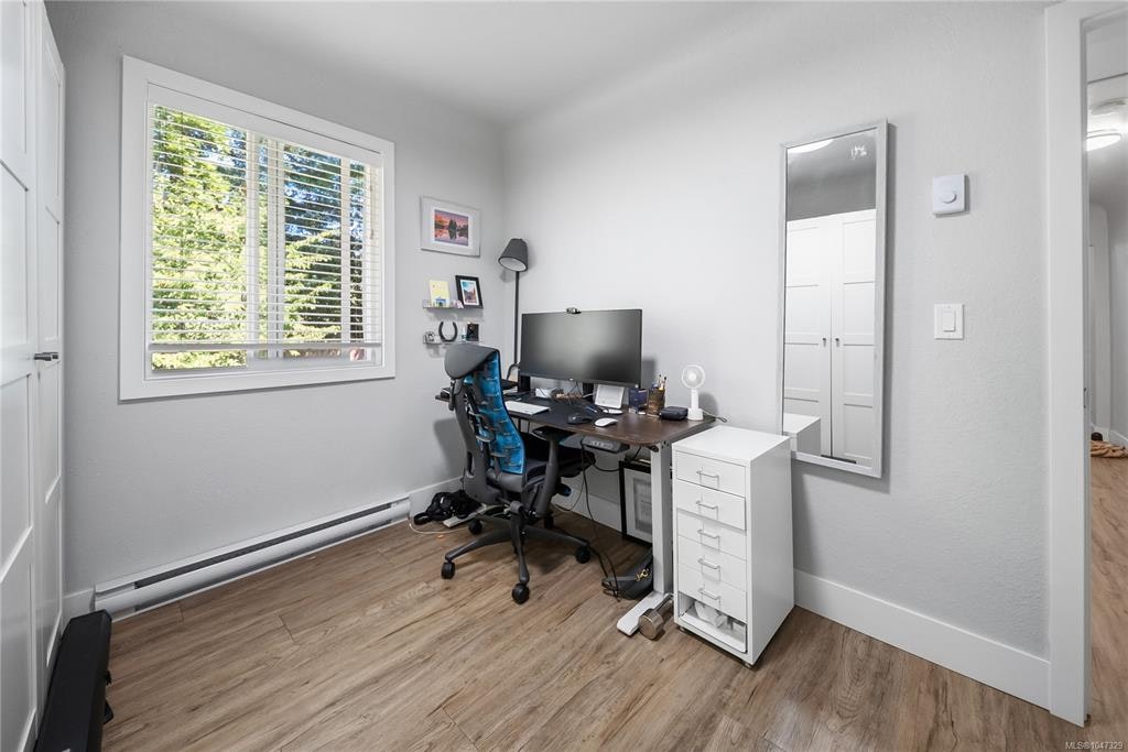 1232 Pearce Crescent, Saanich, BC, V8X 3S9 - 26