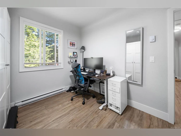 1232 Pearce Crescent, Saanich, BC, V8X 3S9 - 26