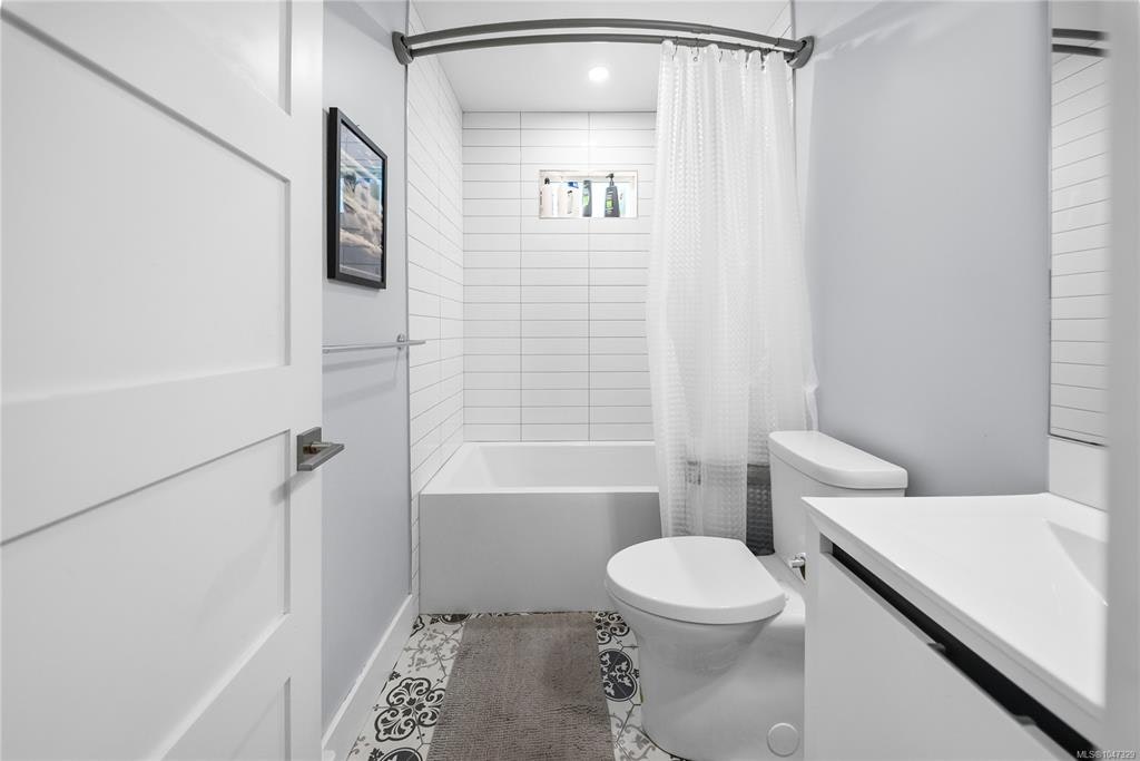 1232 Pearce Crescent, Saanich, BC, V8X 3S9 - 24