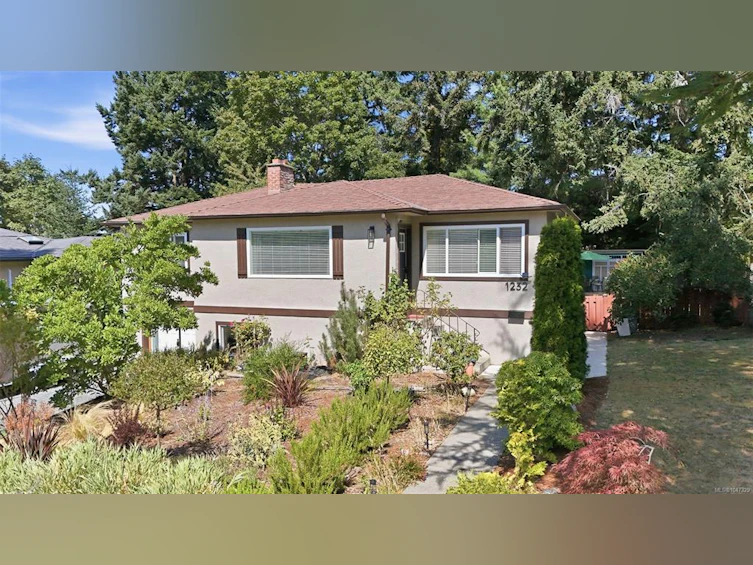 1232 Pearce Crescent, Saanich, BC, V8X 3S9 - 2