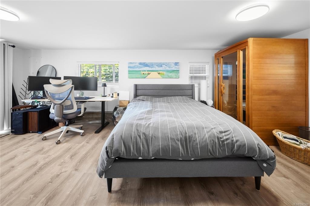 1232 Pearce Crescent, Saanich, BC, V8X 3S9 - 40