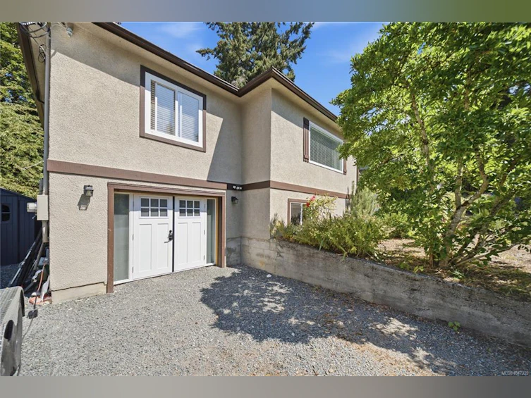 1232 Pearce Crescent, Saanich, BC, V8X 3S9 - 5