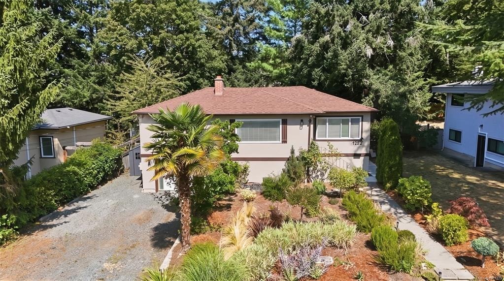 1232 Pearce Crescent, Saanich, BC, V8X 3S9 - 50