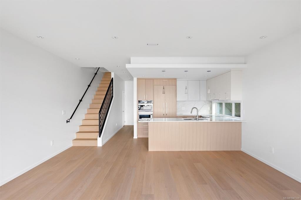 3-2525 Rothesay Avenue - 4