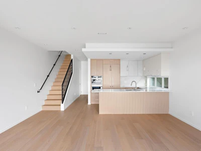 3-2525 Rothesay Avenue - 4