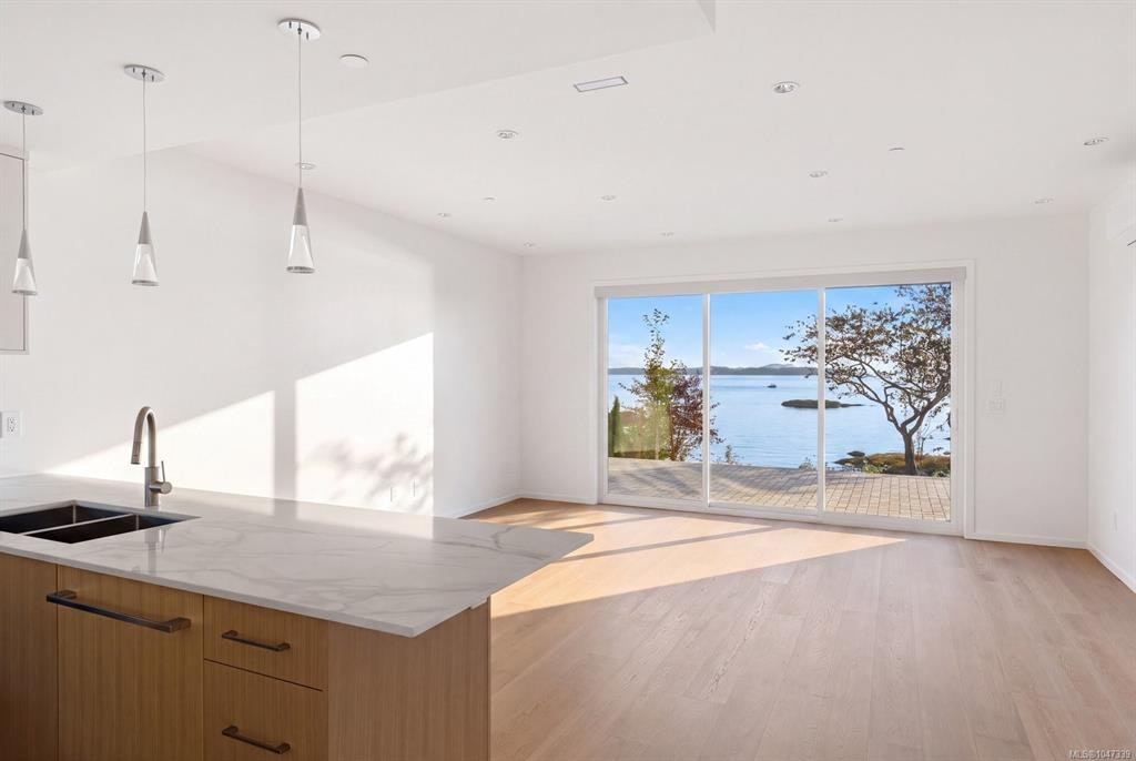 3-2525 Rothesay Avenue - 2