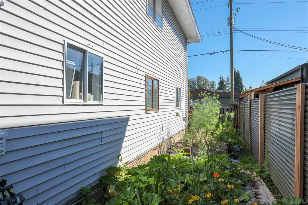 3391 Bevan Road, Cumberland, BC, V0R 1S0 - 44