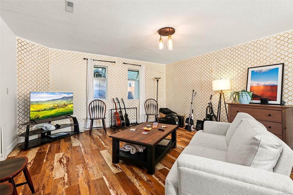 3391 Bevan Road, Cumberland, BC, V0R 1S0 - 33