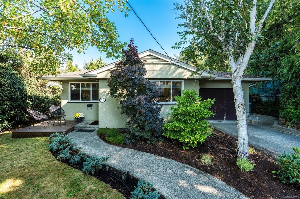 1752 Kisber Avenue, Saanich, BC, V8P 2W7