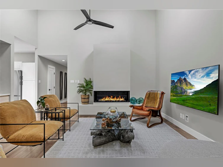 860 Lakes Boulevard, French Creek, BC, V9P 2P8 - 2