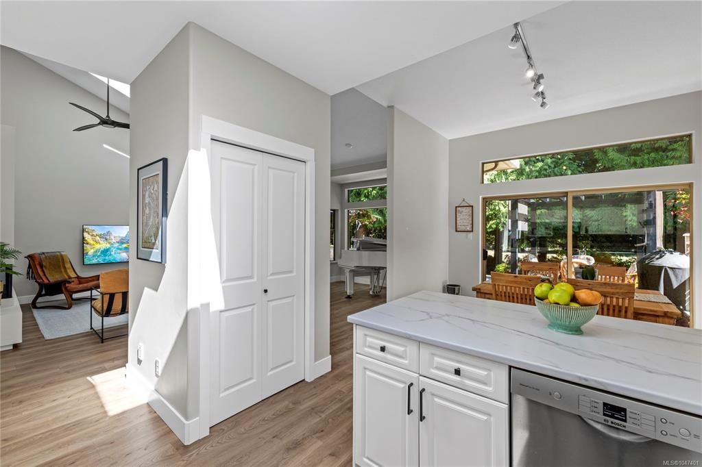 860 Lakes Boulevard, French Creek, BC, V9P 2P8 - 19