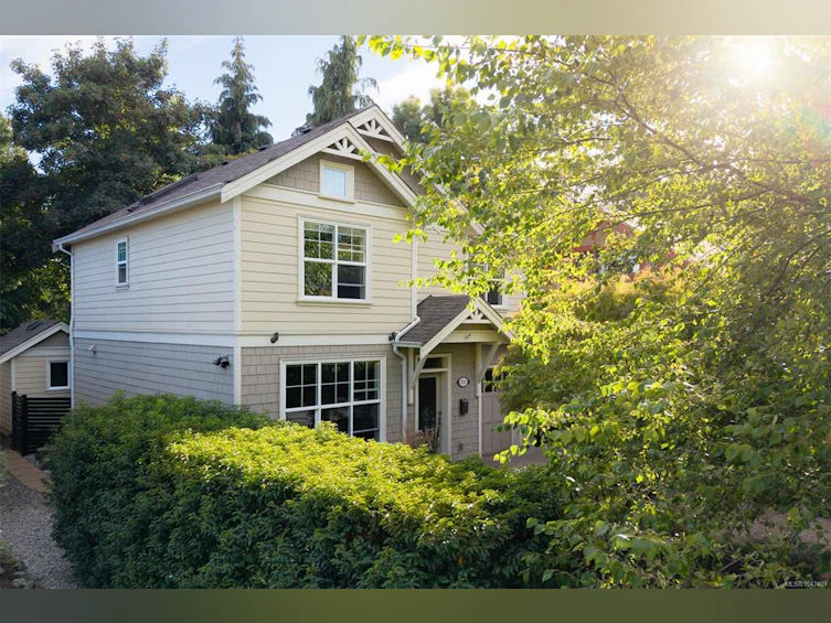 1115 Faithful Street, Victoria, BC, V8V 2R5 - 2