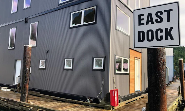 East Wing-5000 Genoa Bay Highway