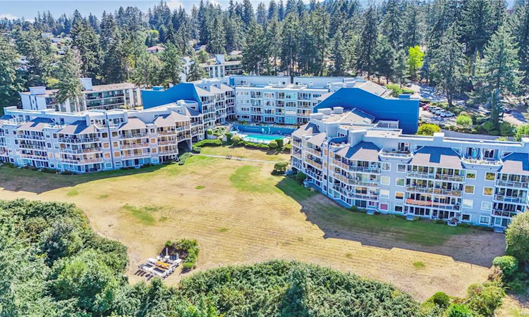 602-2560 Departure Bay Road