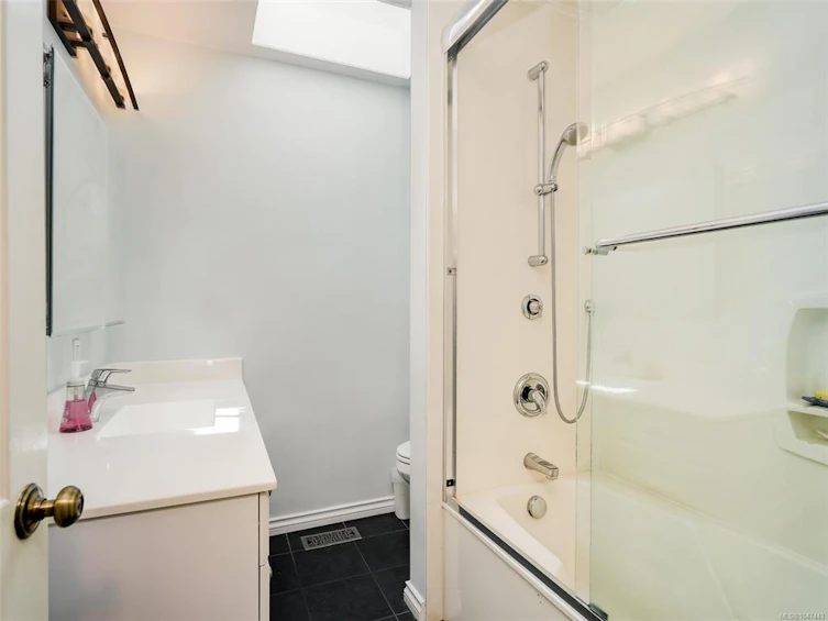 104 Leila Place, Colwood, BC, V9B 2J3 - 13