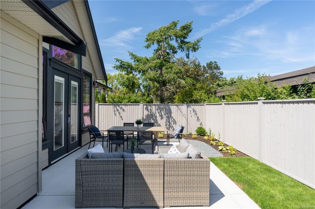 10013 Chicory Place, Sidney, BC, V8L 3N6 - 28
