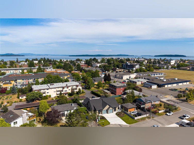 10013 Chicory Place, Sidney, BC, V8L 3N6 - 31