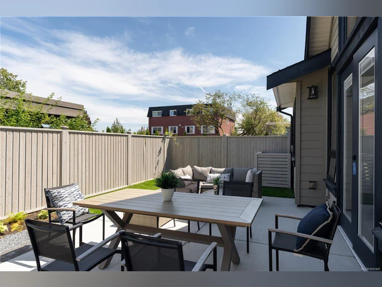 10013 Chicory Place, Sidney, BC, V8L 3N6 - 29