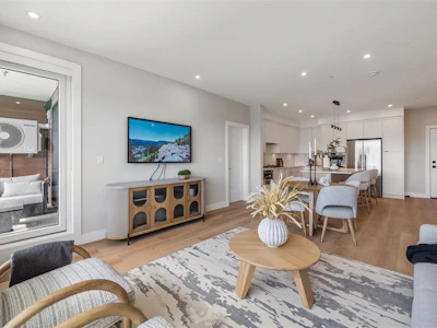 204-1810 Selenite Place - 2