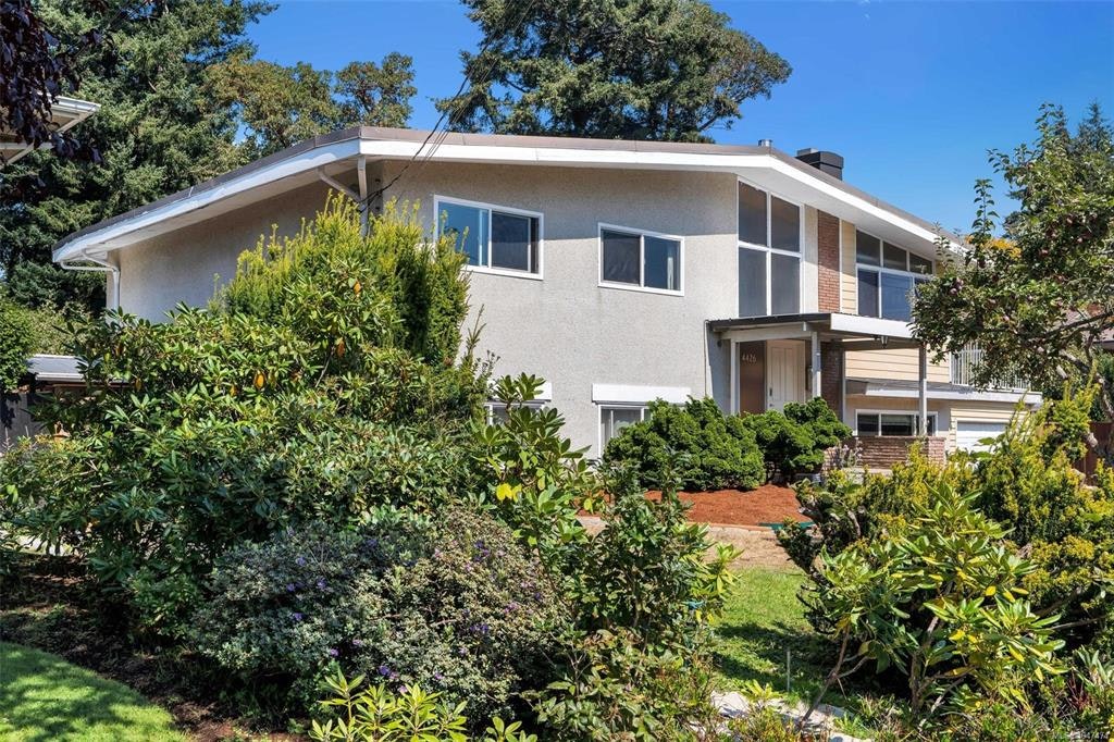 4426 Chartwell Drive, Saanich, BC, V8N 2R3
