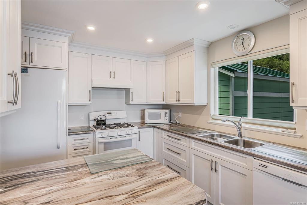 2270 South Lake Road, Qualicum Beach, BC, V9K 2L7 - 5