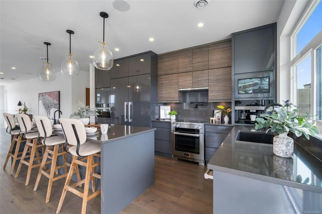 1221 Viewtop Road, Duncan, BC, V9L 0H7