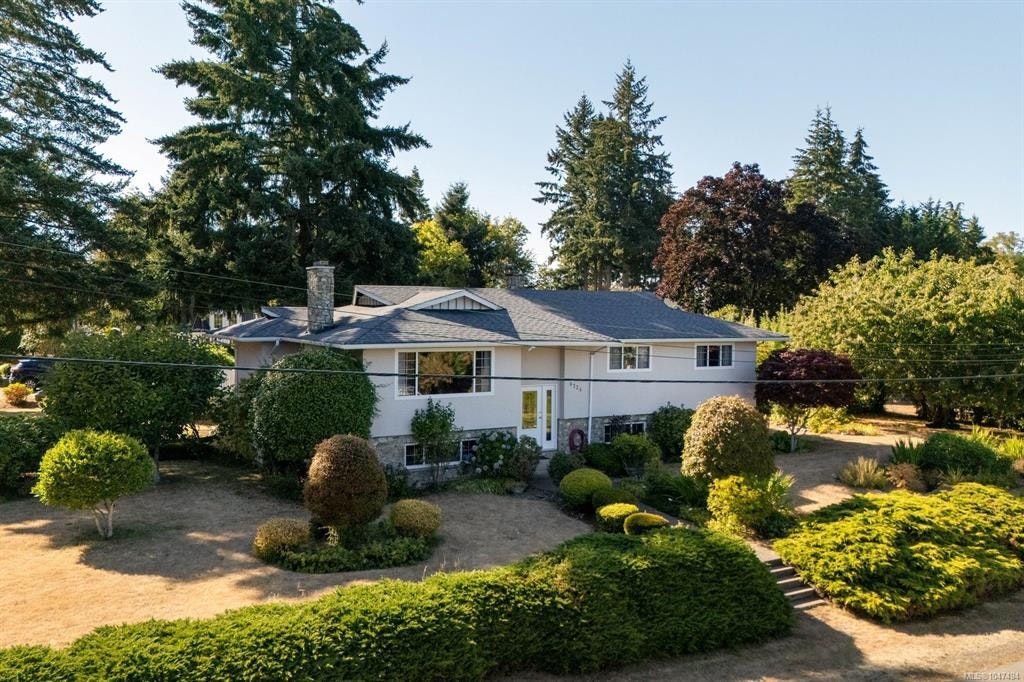 6224 Robin Way, Central Saanich, BC, V8Z 5X8