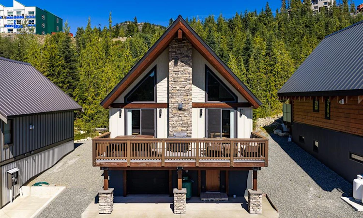 880 Cruikshank Ridge