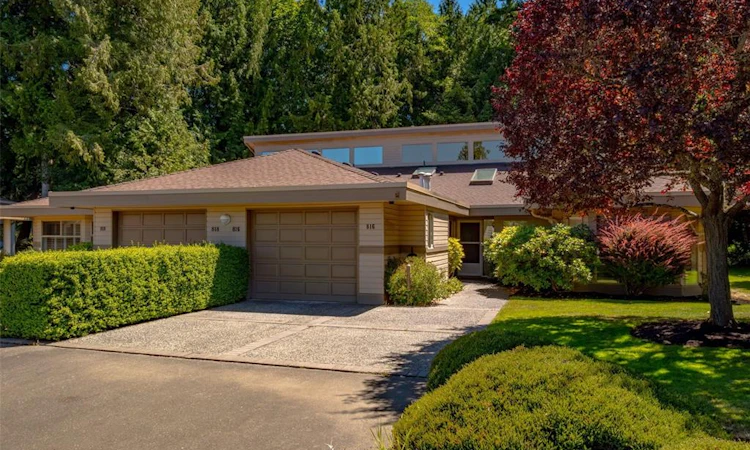 816 Lakes Boulevard