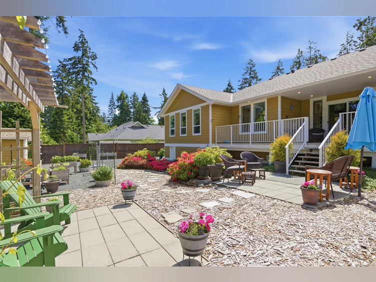 3831 Creekside Drive, Bowser/Deep Bay, BC, V0R 1G0 - 8