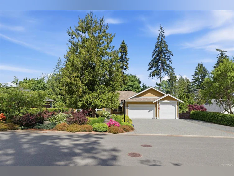 3831 Creekside Drive, Bowser/Deep Bay, BC, V0R 1G0 - 10