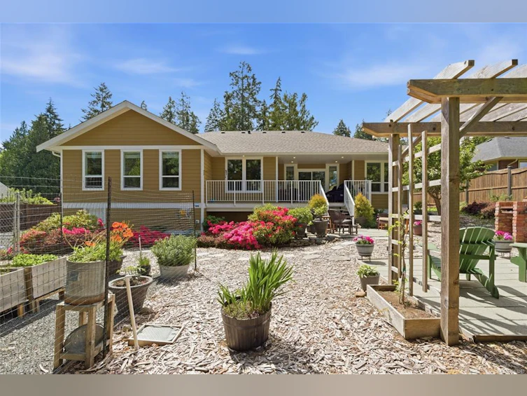 3831 Creekside Drive, Bowser/Deep Bay, BC, V0R 1G0 - 7