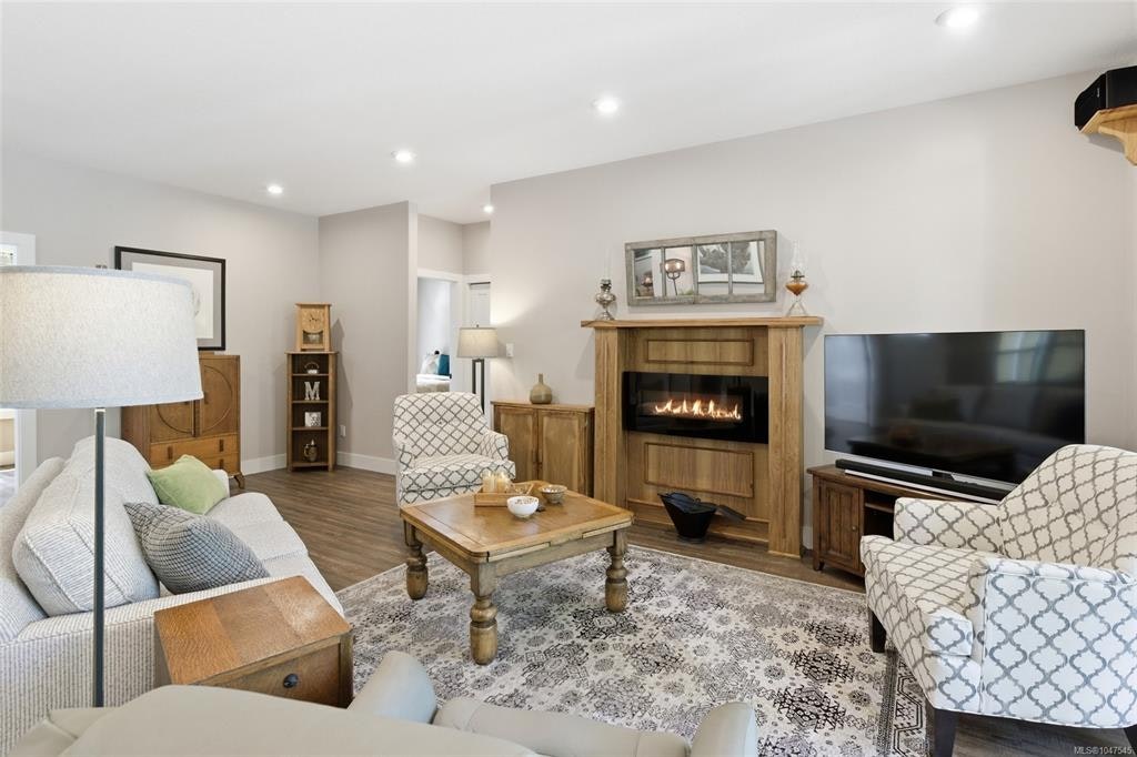 3831 Creekside Drive - 2