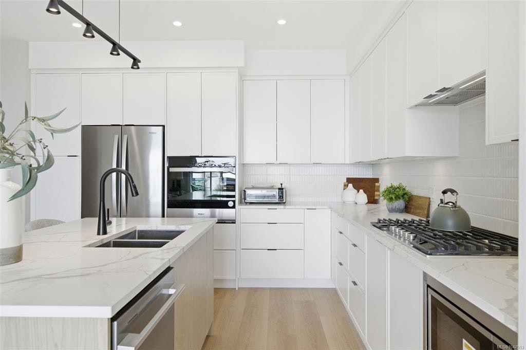 113-1810 Selenite Place - 4