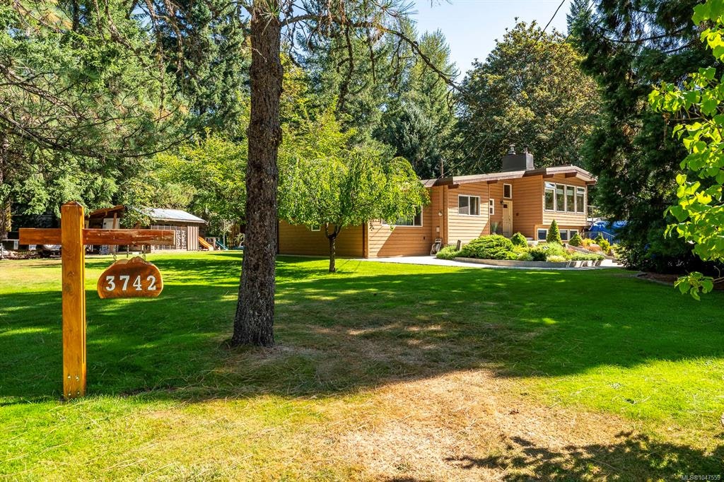 3742 James Crescent, Black Creek, BC, V9J 1E9