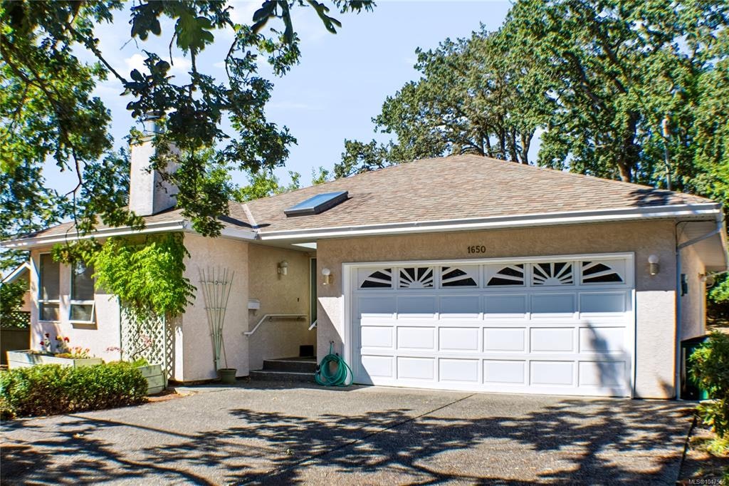 1650 Midgard Avenue, Saanich, BC, V8P 2Y3