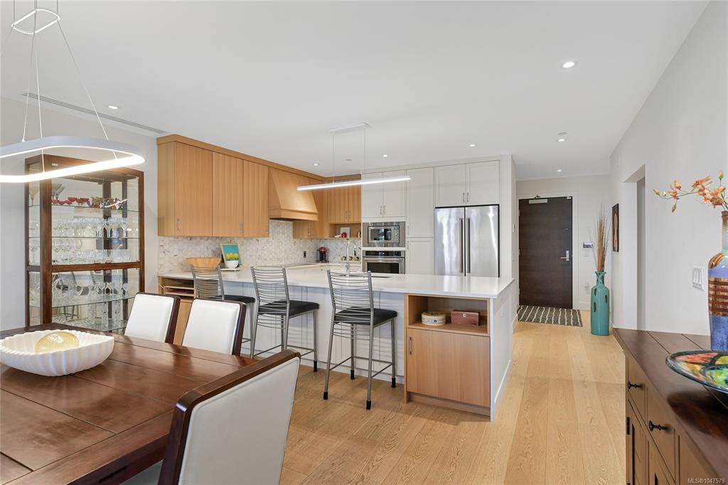202-5388 Hill Rise Terrace, Saanich, BC, V8Y 3K2 - 9