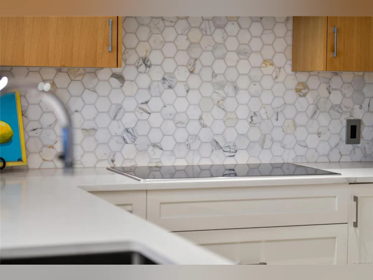 202-5388 Hill Rise Terrace, Saanich, BC, V8Y 3K2 - 15