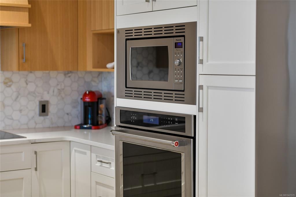 202-5388 Hill Rise Terrace, Saanich, BC, V8Y 3K2 - 18