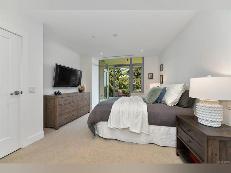 202-5388 Hill Rise Terrace, Saanich, BC, V8Y 3K2 - 23