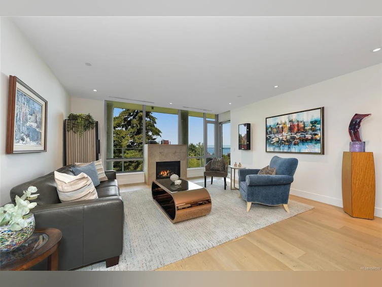 202-5388 Hill Rise Terrace, Saanich, BC, V8Y 3K2 - 4