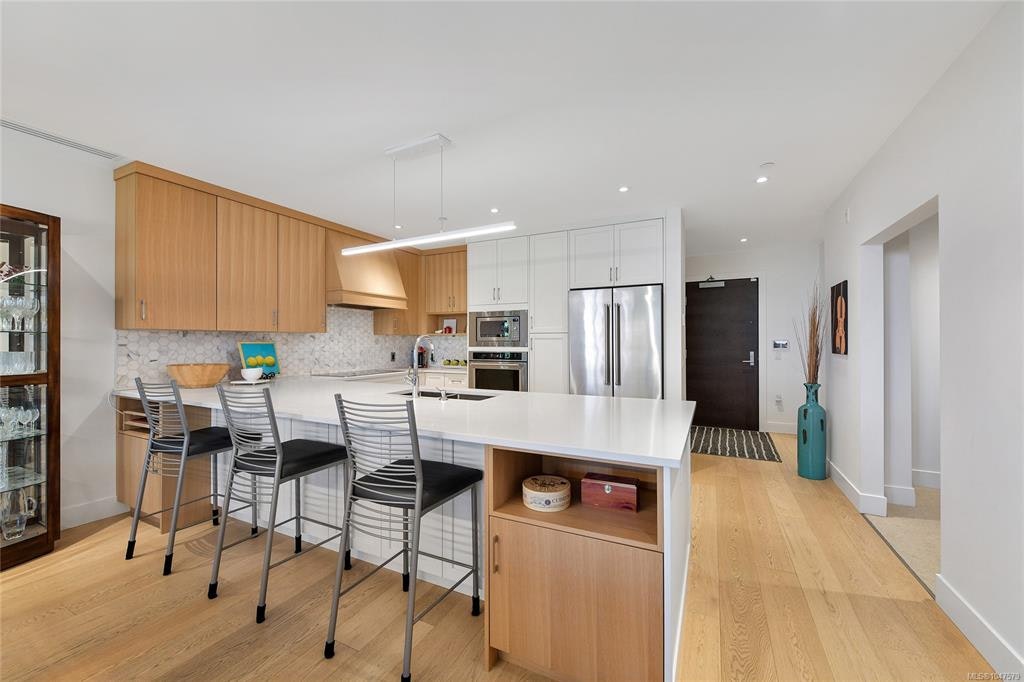 202-5388 Hill Rise Terrace, Saanich, BC, V8Y 3K2 - 17