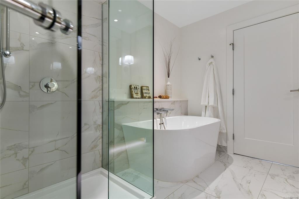 202-5388 Hill Rise Terrace, Saanich, BC, V8Y 3K2 - 32